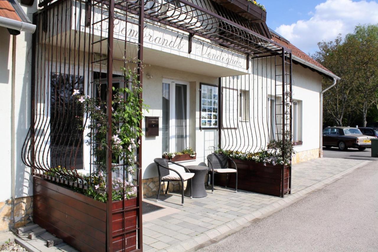 Rembrandt Vendégház Kisbér Exterior foto