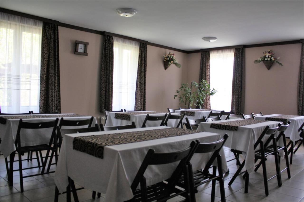 Rembrandt Vendégház Kisbér Exterior foto